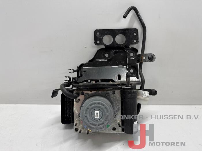 Used ESP pump Mercedes S (W223) 3.0 S-400d 4-Matic Price € 544,50 Inclusive VAT offered by Jonker - Huissen B.V.