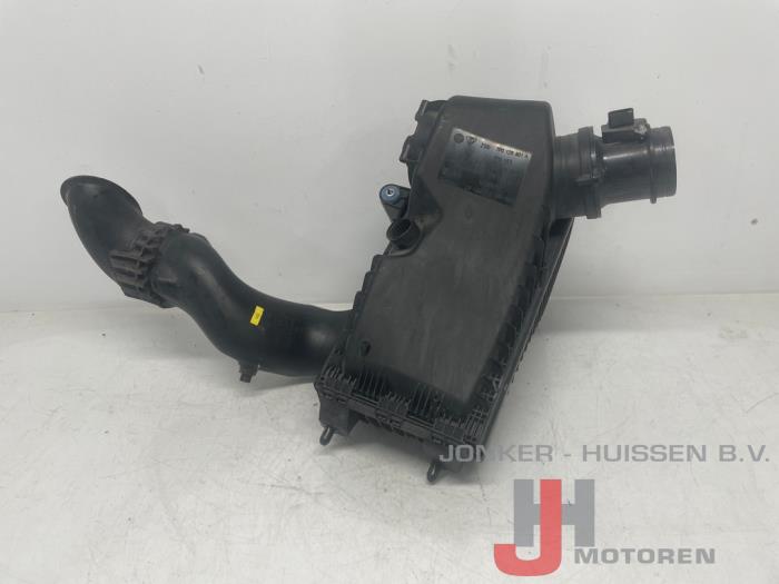Begagnade Luftfilterhus Volkswagen Touareg (7PA/PH) 3.0 TDI V6 24V Pris på förfrågan erbjuds av Jonker - Huissen B.V.