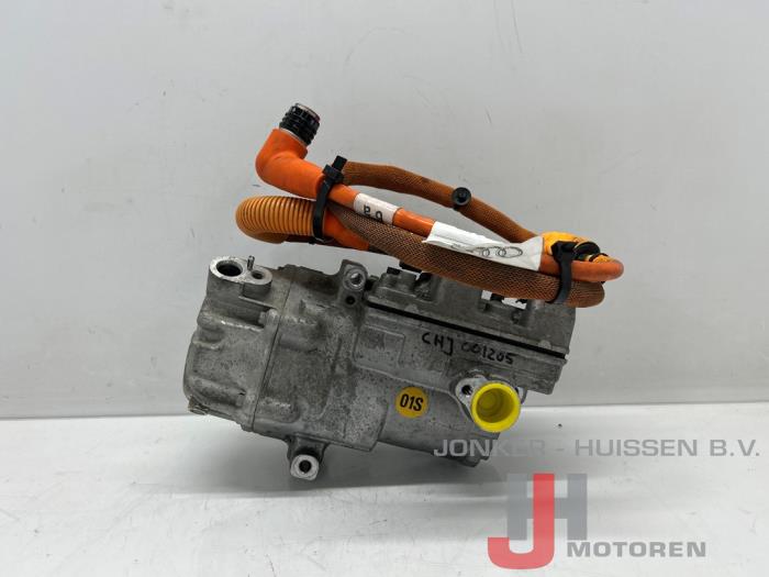 Usagé Compresseur de clim Audi Q5 (8RB) 2.0 TFSI 16V Hybrid Quattro Prix € 302,50 Prix TTC proposé par Jonker - Huissen B.V.