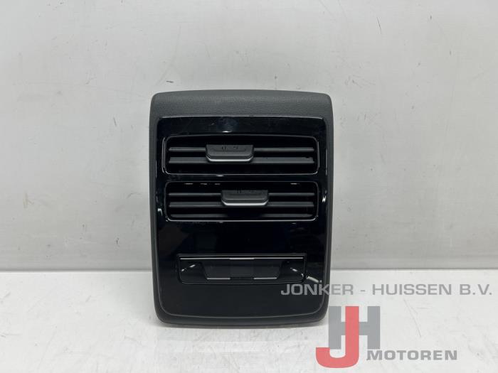 Begagnade Klimatpanel Volkswagen ID.7 Tourer Pro, Limited Edition 77 kWh Pris € 133,10 Inklusive moms erbjuds av Jonker - Huissen B.V.