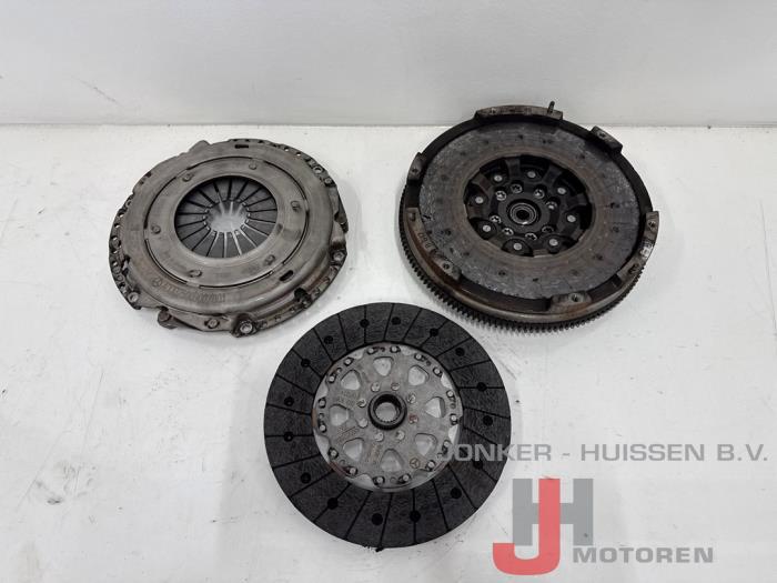 Usagé Kit embrayage (complet) Mercedes Sprinter 3,5t (907.6/910.6) 314 CDI 2.1 D RWD Prix € 477,95 Prix TTC proposé par Jonker - Huissen B.V.