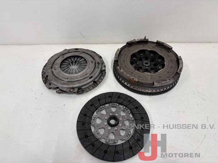 Usagé Kit embrayage (complet) Mercedes Sprinter 3,5t (907.6/910.6) 314 CDI 2.1 D RWD Prix € 592,90 Prix TTC proposé par Jonker - Huissen B.V.
