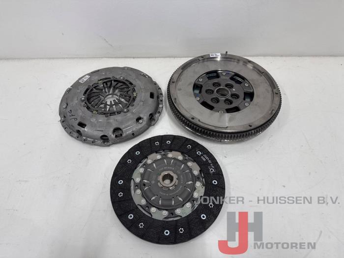 Usagé Kit embrayage (complet) Audi A3 Sportback (8VA/8VF) 2.0 TDI 16V Prix € 423,50 Prix TTC proposé par Jonker - Huissen B.V.