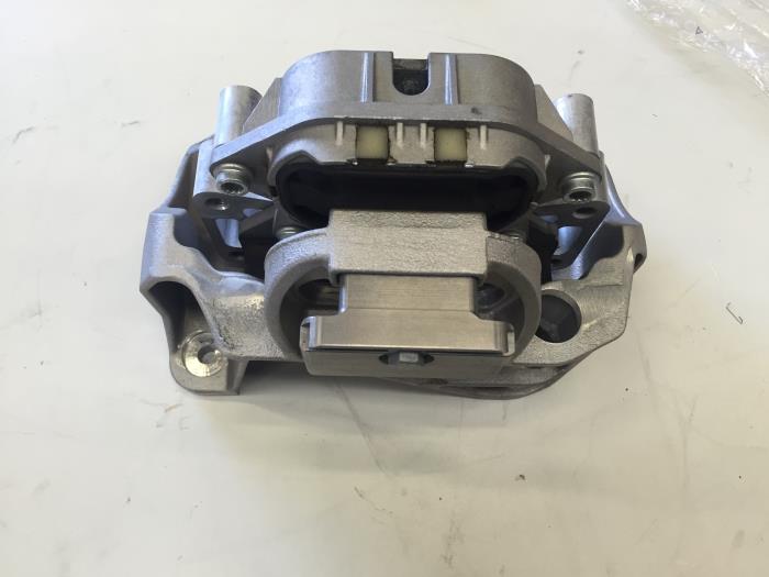 Engine mount from a Audi R8 (4S3/4SP) 5.2 V10 Plus 2016