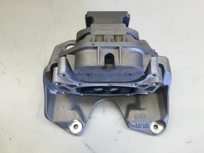 Engine mount from a Audi R8 (4S3/4SP) 5.2 V10 Plus 2016