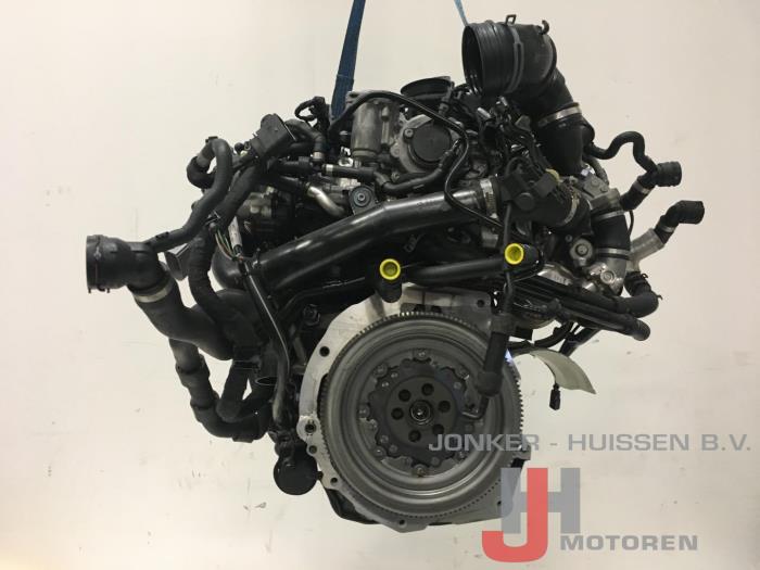 Motor van een Volkswagen Caddy Alltrack 2.0 TDI 150 2014