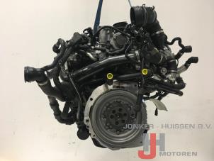 Motor van een Volkswagen Caddy Alltrack 2.0 TDI 150 2014