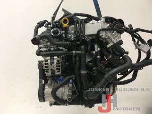 Motor van een Volkswagen Caddy Alltrack 2.0 TDI 150 2014