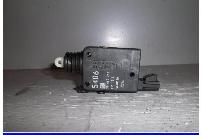 Original LST Tailgate Lock Actuator For Opel Vectra C Caravan & Signum – Rear
