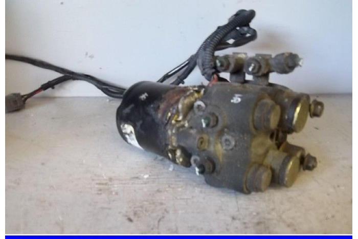 Usagé Bloc ABS Renault Twingo (C06) 1.2 SPi Phase I Prix € 30,00 Règlement à la marge proposé par Hans Auto Onderdelen