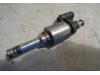 Injector (petrol injection) from a Ford Focus 3, 2010 / 2020 1.0 Ti-VCT EcoBoost 12V 100, Hatchback, Petrol, 998cc, 74kW (101pk), FWD, M2DA, 2012-02 / 2017-12 2013