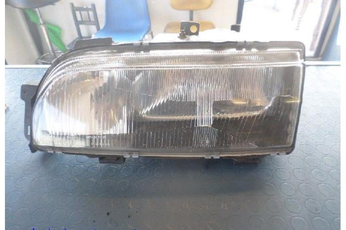 Używane Reflektor lewy Ford Scorpio I (GNM) Cena € 15,00 Procedura marży oferowane przez Hans Auto Onderdelen