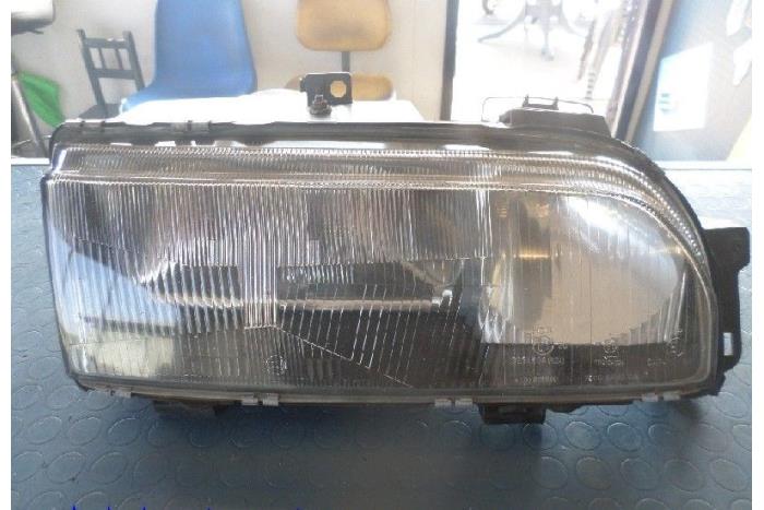 Używane Reflektor prawy Ford Scorpio I (GNM) Cena € 15,00 Procedura marży oferowane przez Hans Auto Onderdelen