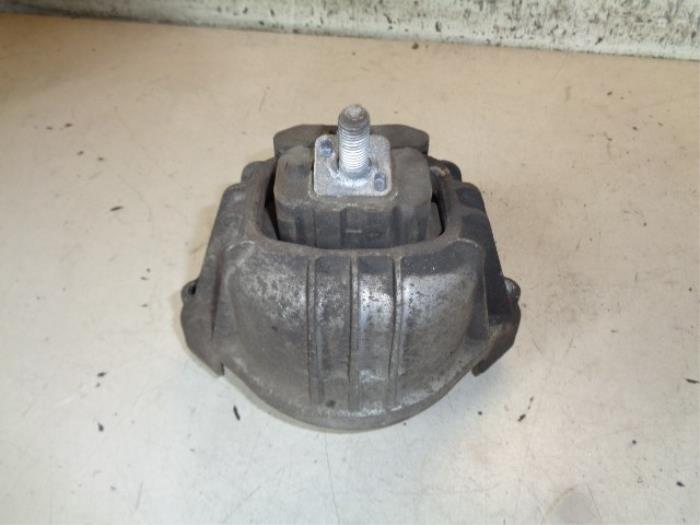 Used Engine mount BMW 1 serie (E87/87N) 118i 16V Price € 15,00 Margin scheme offered by Hans Auto Onderdelen