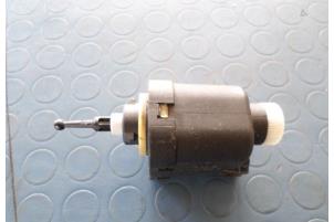 Used Height control switch Opel Corsa B (73/78/79) 1.2i 16V Price € 15,00 Margin scheme offered by Hans Auto Onderdelen