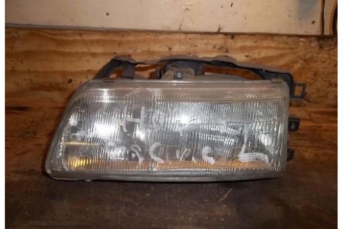 Używane Reflektor lewy Honda Civic CRX (ED/EE) 1.4 GL 16V Cena € 15,00 Procedura marży oferowane przez Hans Auto Onderdelen
