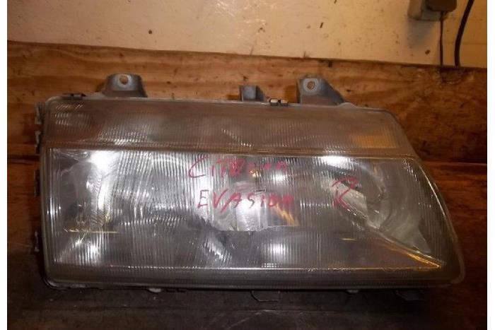 Używane Reflektor prawy Citroen Evasion 1.8 X Cena € 20,00 Procedura marży oferowane przez Hans Auto Onderdelen