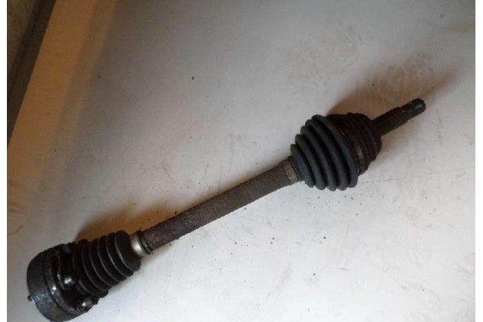 Front drive shaft, left from a Volkswagen Polo III (6N1) 1.9 SDI 1998