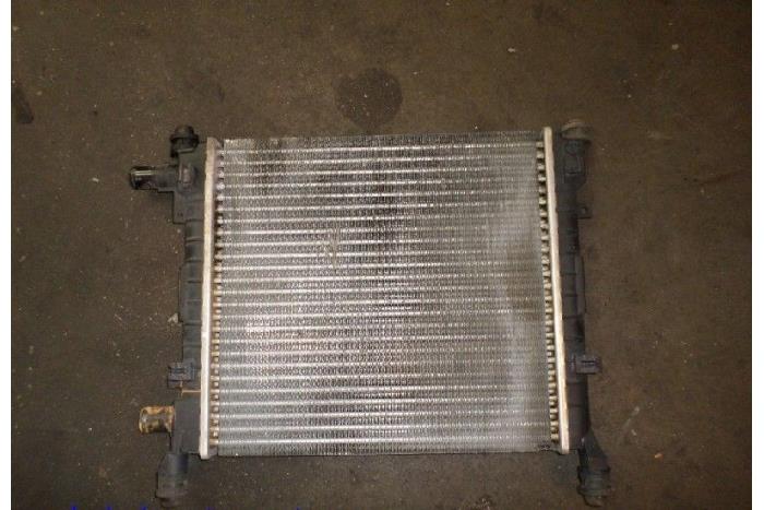 Usagé Radiateur Ford Ka I 1.3i Prix € 25,00 Règlement à la marge proposé par Hans Auto Onderdelen