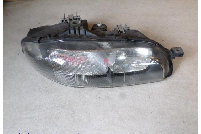 Używane Reflektor prawy Fiat Brava (182B) 1.2 16V Cena € 15,00 Procedura marży oferowane przez Hans Auto Onderdelen