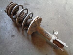 Used Front shock absorber rod, right Nissan Almera (N16) 1.8 16V Price € 45,00 Margin scheme offered by Hans Auto Onderdelen