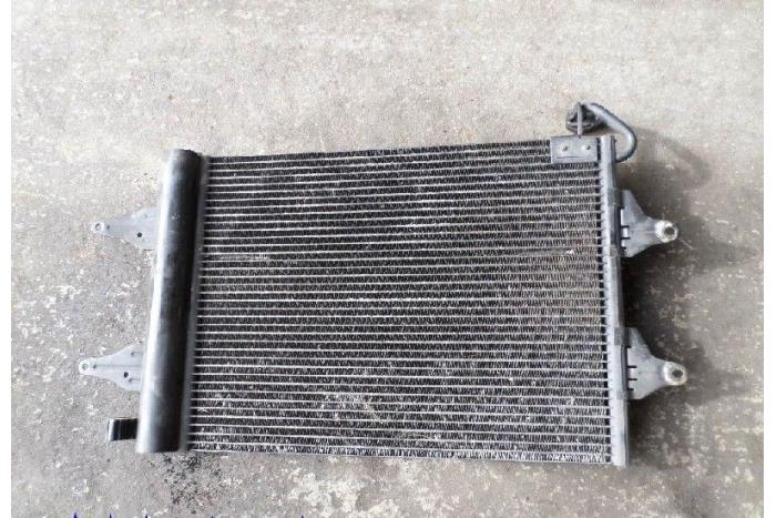 Air conditioning radiator from a Volkswagen Polo IV (9N1/2/3) 1.2 12V 2004