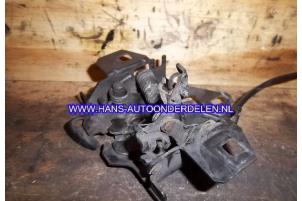 Used Bonnet lock mechanism Volkswagen Passat (3B2) 1.6 Price € 25,00 Margin scheme offered by Hans Auto Onderdelen