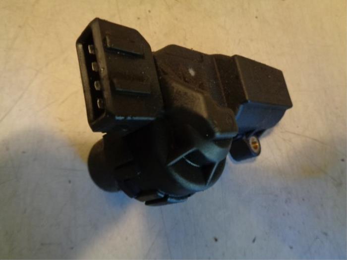 Stepper motor from a Renault Clio (B/C57/357/557/577) 1.2i RL,RN Kat. 1994