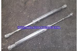 Used Set of gas struts for boot Ford Mondeo III 2.0 TDCi 115 16V Price € 30,00 Margin scheme offered by Hans Auto Onderdelen