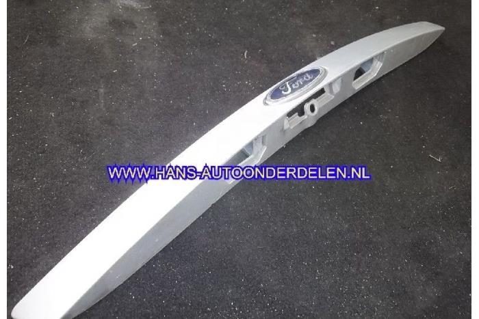 License plate light bar
