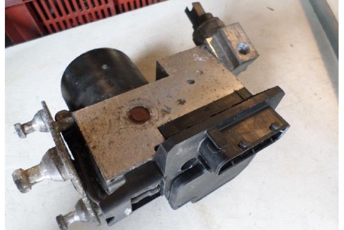 Begagnade ABS-pump Mercedes A (W168) 1.6 A-160 Pris € 30,00 Marginaltabell erbjuds av Hans Auto Onderdelen