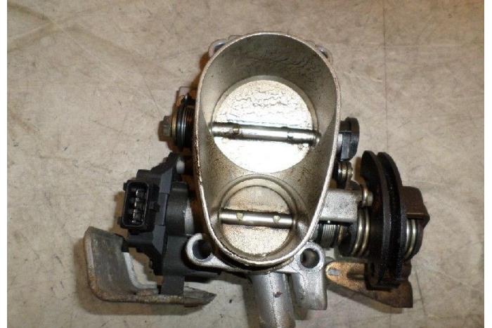 Gebrauchte Drosselklappengehäuse Renault Clio (B/C57/357/557/577) 1.8 RSi Kat. Preis € 15,00 Margenregelung angeboten von Hans Auto Onderdelen