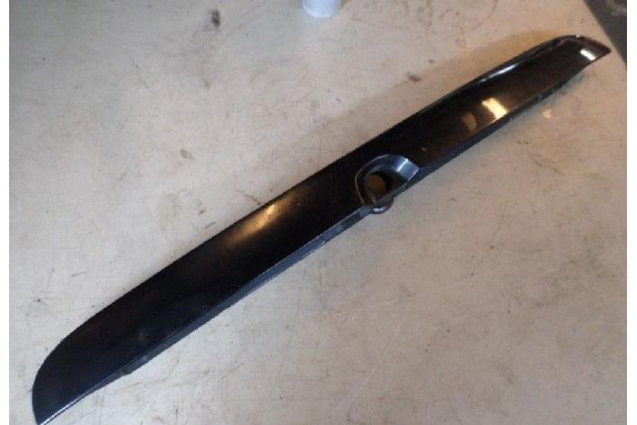 License plate light bar