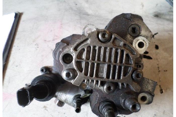 Used Diesel pump Volvo S40 (VS) 1.9 D 115 Price € 50,00 Margin scheme offered by Hans Auto Onderdelen