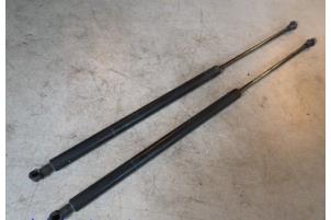 Used Set of gas struts for boot Peugeot 206 SW (2E/K) 2.0 HDi Price € 20,00 Margin scheme offered by Hans Auto Onderdelen