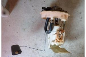 Used Electric fuel pump Renault Twingo (C06) 1.2 SPi Phase I Price € 40,00 Margin scheme offered by Hans Auto Onderdelen