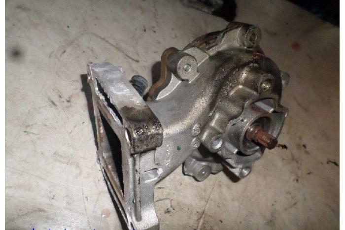 Usagé Pompe à eau Ford Mondeo III Wagon 2.0 TDCi 130 16V Prix € 30,00 Règlement à la marge proposé par Hans Auto Onderdelen