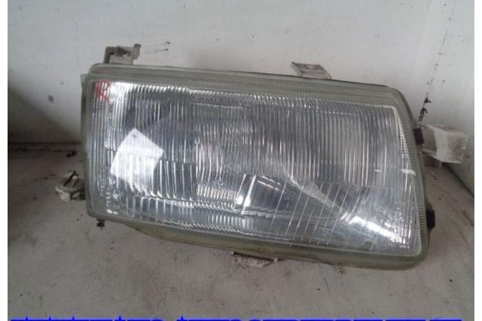 Używane Reflektor prawy Opel Astra F (53/54/58/59) 1.8i 16V Cena € 15,00 Procedura marży oferowane przez Hans Auto Onderdelen