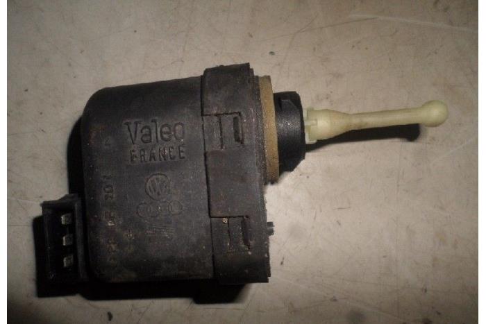 Headlight level adjustment motor