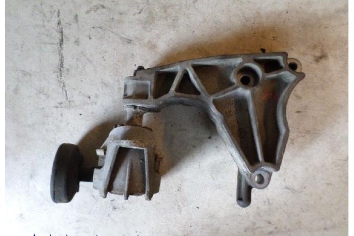 Used Engine mount Opel Astra H GTC (L08) 1.7 CDTi 16V Price € 15,00 Margin scheme offered by Hans Auto Onderdelen