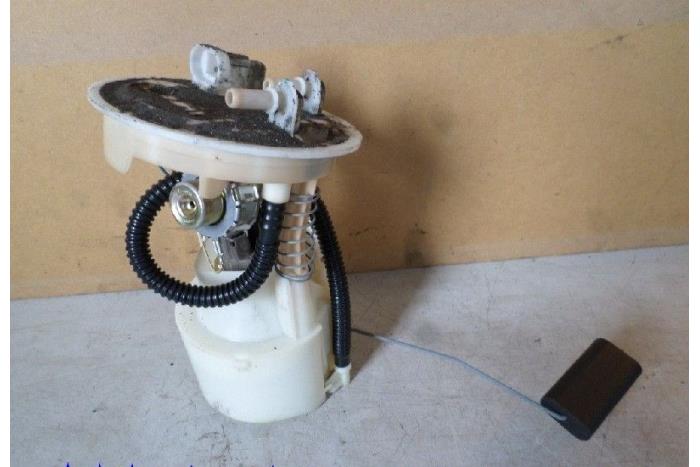 Electric fuel pump from a Renault Scénic I (JA) 1.6 16V 2001