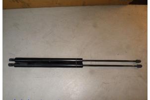 Used Set of gas struts for boot Mercedes Vito (638.0) 2.3 108D Price € 25,00 Margin scheme offered by Hans Auto Onderdelen