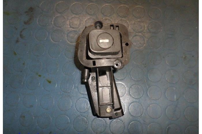 Tailgate lock stop from a Renault Clio II (BB/CB) 1.2 1998