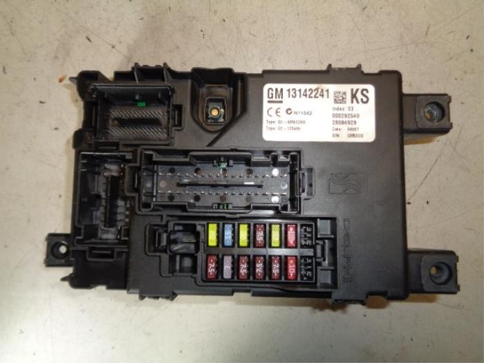 Fuse box Opel Corsa D 1.4 16V Twinport - 13142241