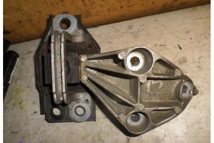 Used Engine mount Renault Megane II CC (EM) 1.5 dCi FAP Price € 15,00 Margin scheme offered by Hans Auto Onderdelen