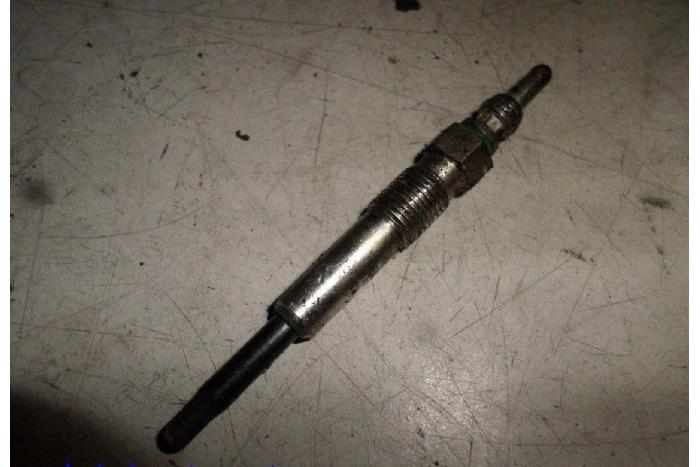 Glow plug from a Renault Clio III (BR/CR) 1.5 dCi 85 2006