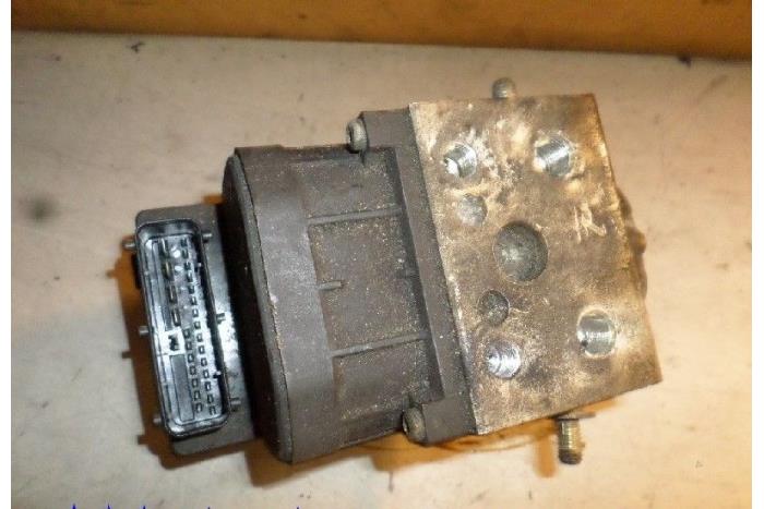 Usagé Pompe ABS Peugeot 406 Coupé (8C) 2.9 V6 24V Prix € 30,00 Règlement à la marge proposé par Hans Auto Onderdelen