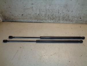 Used Set of gas struts for boot Ford Fusion 1.6 16V Price € 15,00 Margin scheme offered by Hans Auto Onderdelen