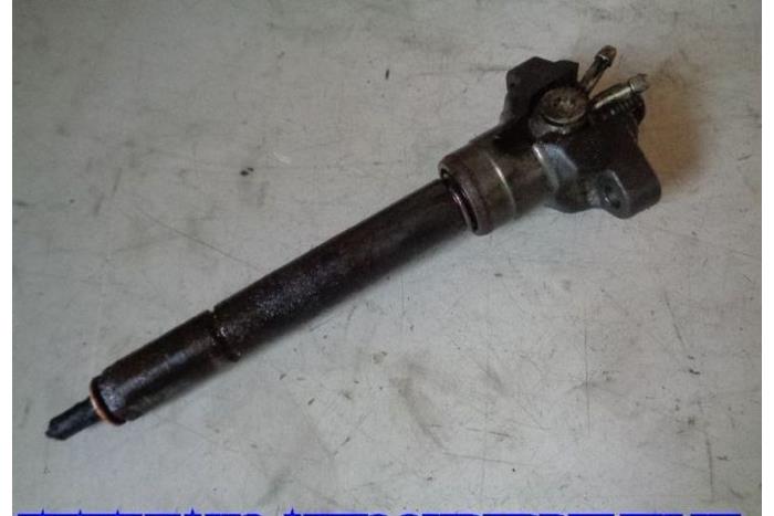 Injector (diesel) from a BMW 3 serie Touring (E46/3) 320d 16V 2001