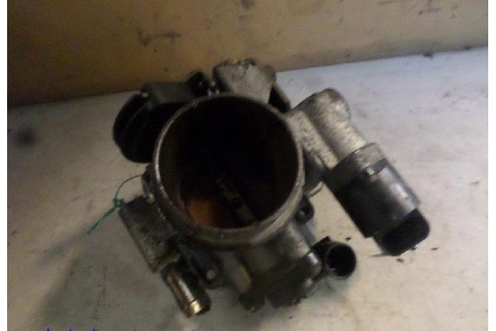 Gebrauchte Drosselklappengehäuse Opel Corsa B (73/78/79) 1.4 Joy,Sport,GLS 16V Ecotec Preis € 15,00 Margenregelung angeboten von Hans Auto Onderdelen